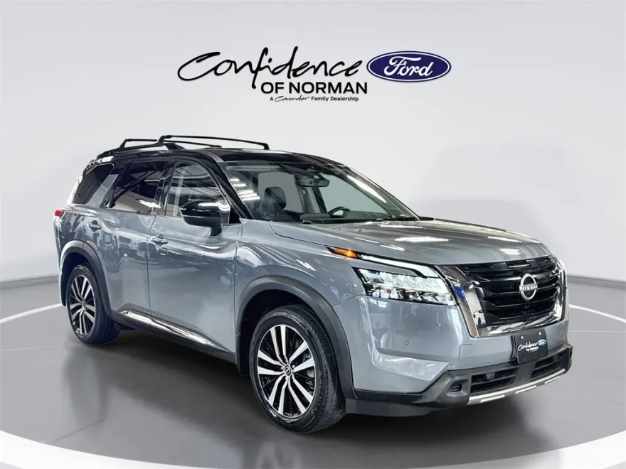 2023 Nissan Pathfinder Platinum photo 1