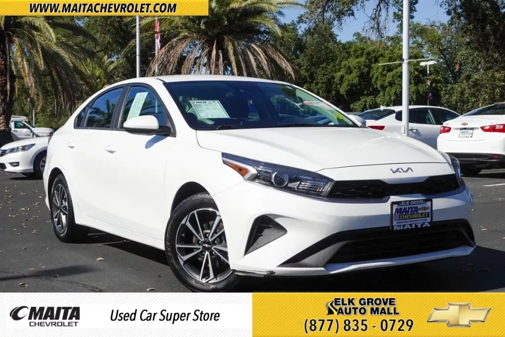 2022 Kia Forte LXS photo 1