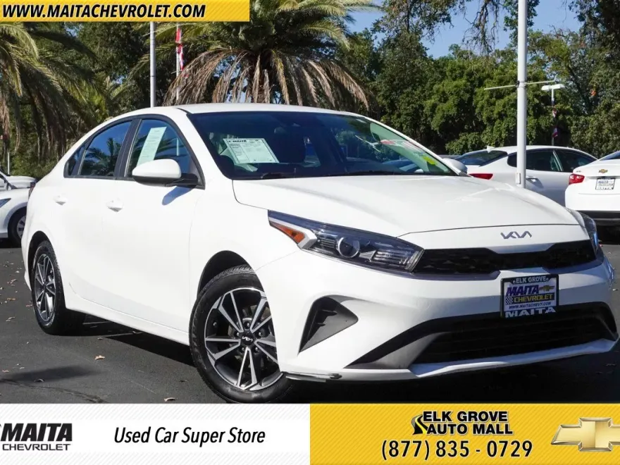 2022 Kia Forte LXS photo 1