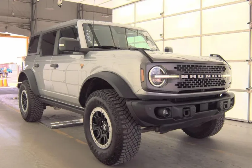 2023 Ford Bronco Badlands photo 1