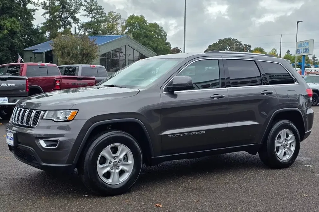 2017 Jeep Grand Cherokee Laredo photo 1