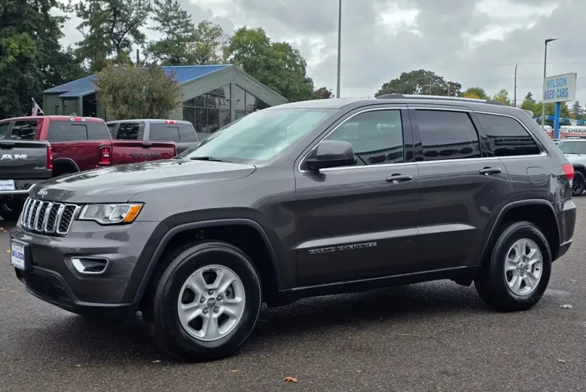2017 Jeep Grand Cherokee Laredo photo 1