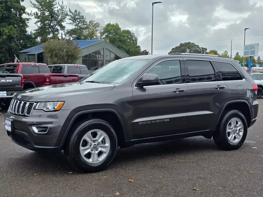 2017 Jeep Grand Cherokee Laredo photo 1