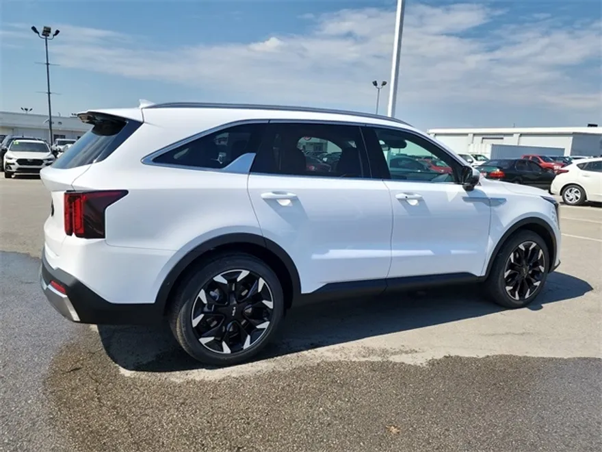 2026 Kia Sorento SX photo 1