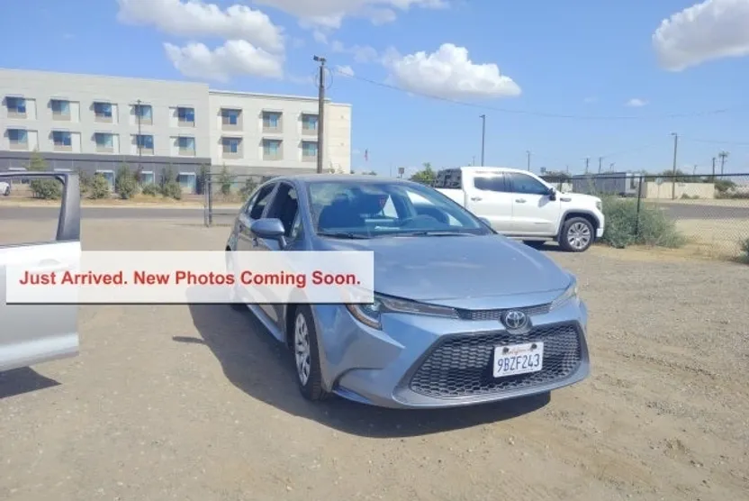 2022 Toyota Corolla LE photo 1