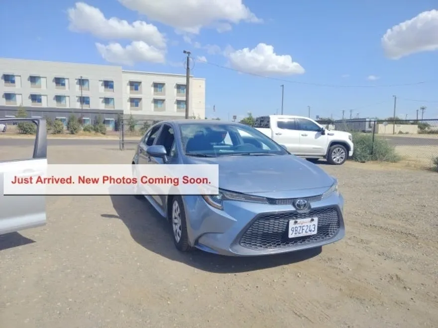 2022 Toyota Corolla LE photo 1