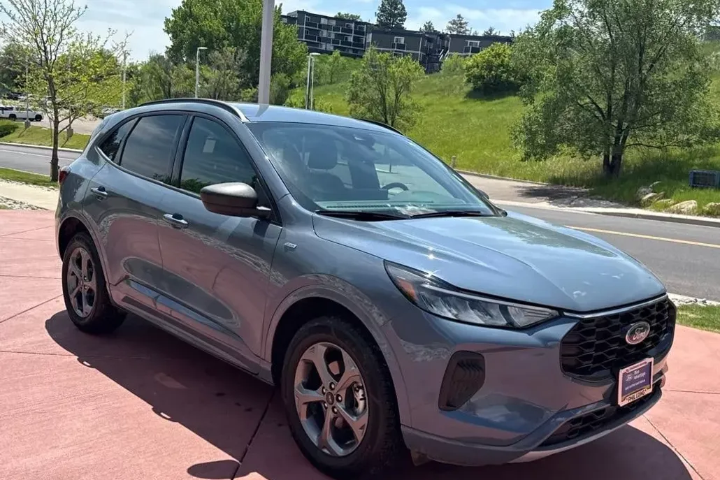 2024 Ford Escape ST-Line photo 1