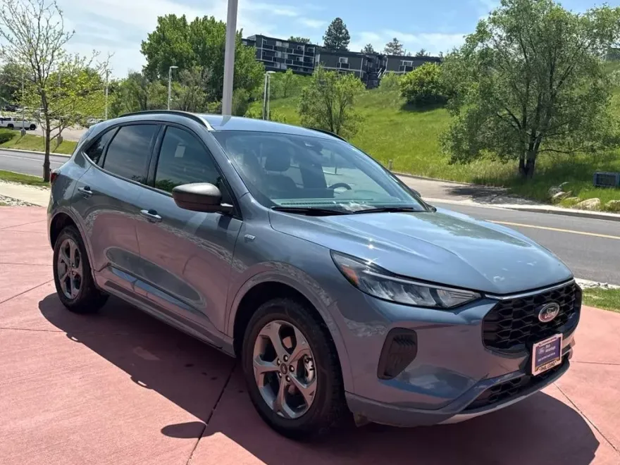 2024 Ford Escape ST-Line photo 1