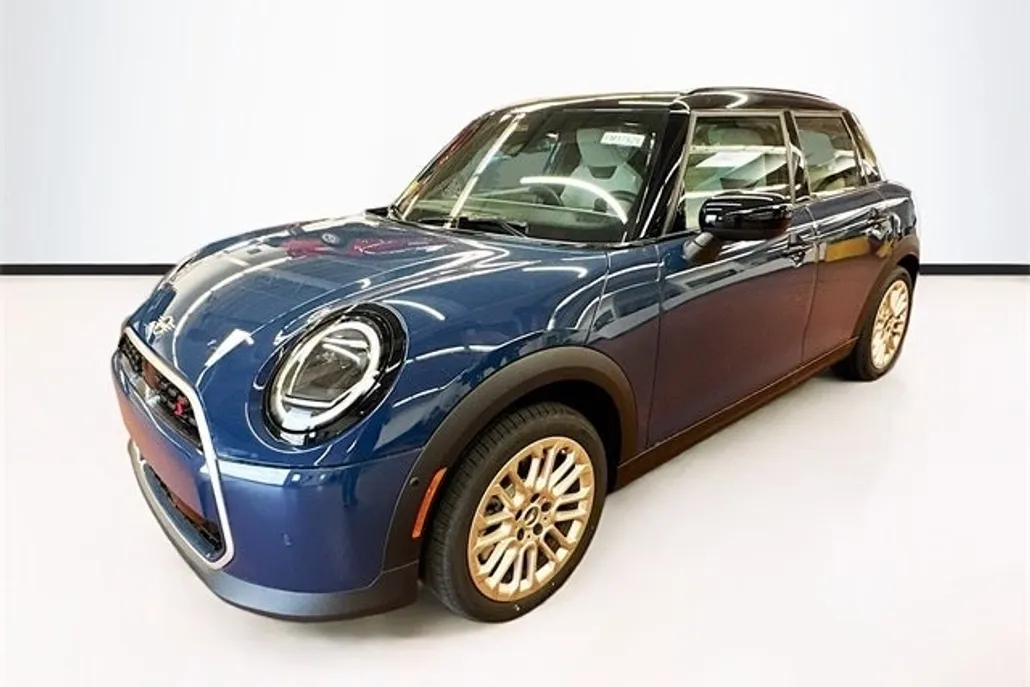 2025 Mini Cooper 4 Door Hardtop Signature photo 1