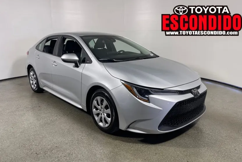 2022 Toyota Corolla LE photo 1