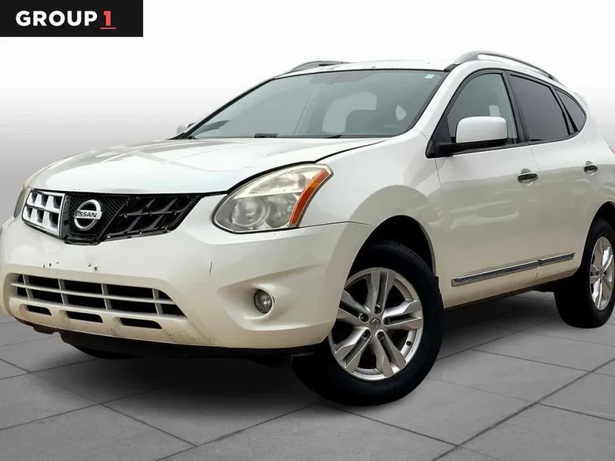 2013 Nissan Rogue SV photo 1