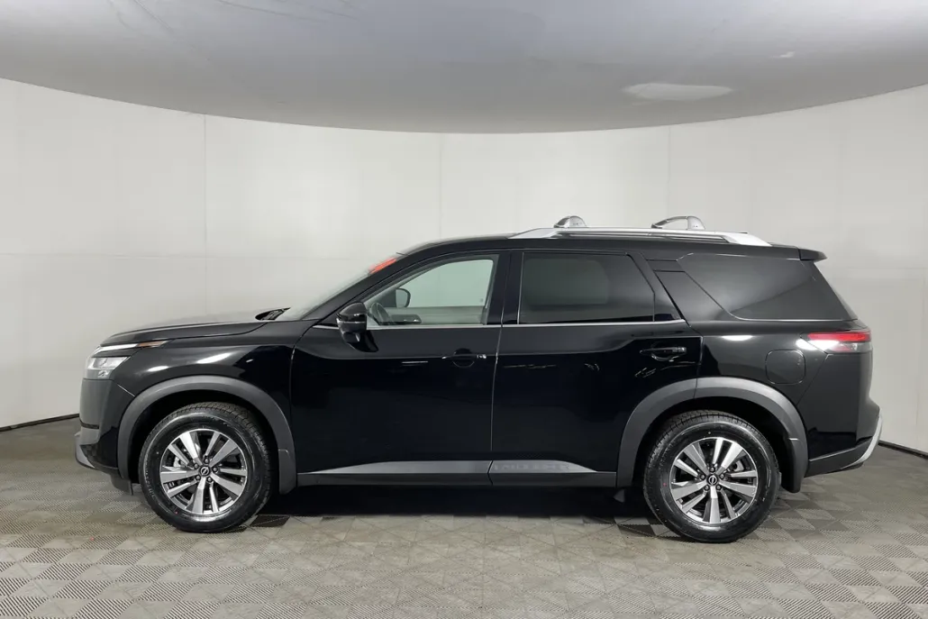 2024 Nissan Pathfinder SL photo 1