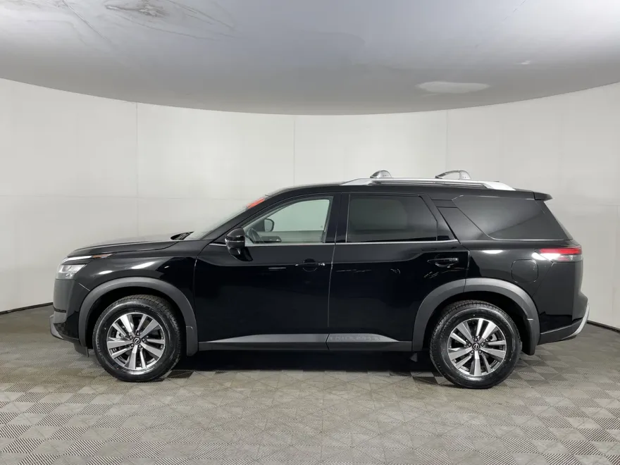 2024 Nissan Pathfinder SL photo 1