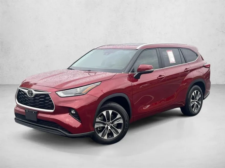 2023 Toyota Highlander XLE photo 1