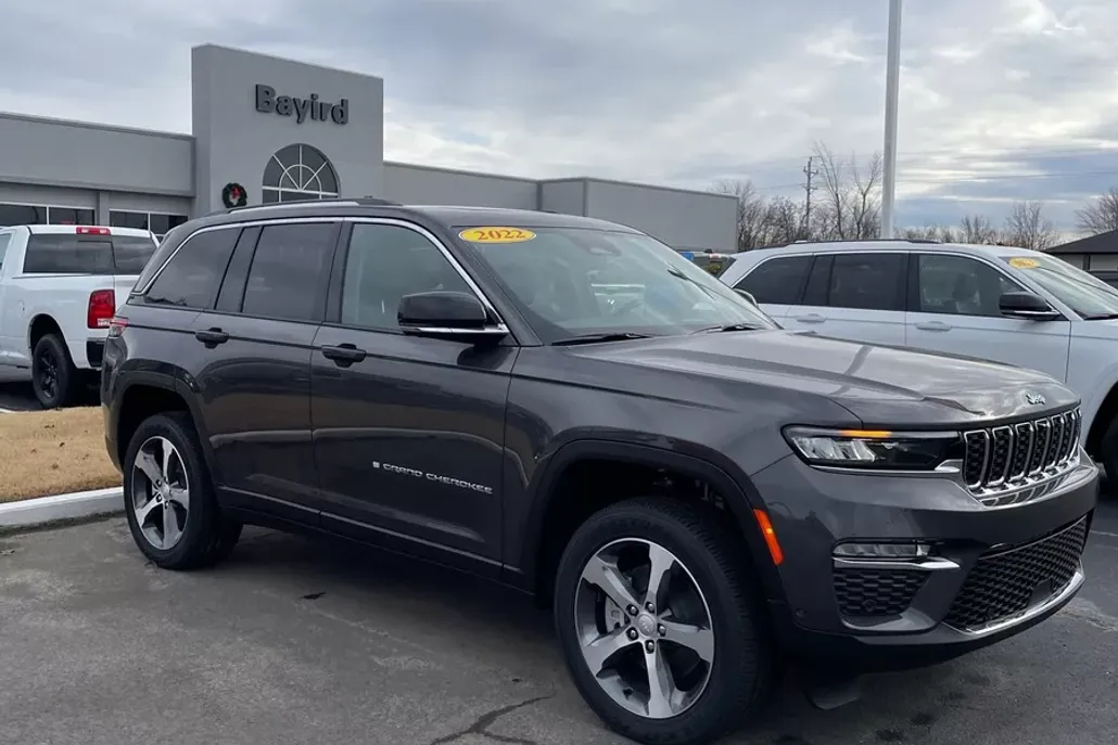 2022 Jeep Cherokee 4xe Base Sport photo 1