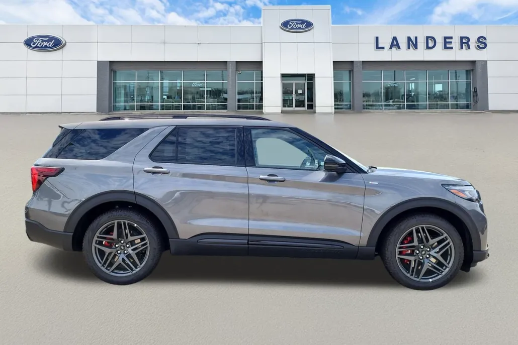 2025 Ford Explorer ST-Line photo 1