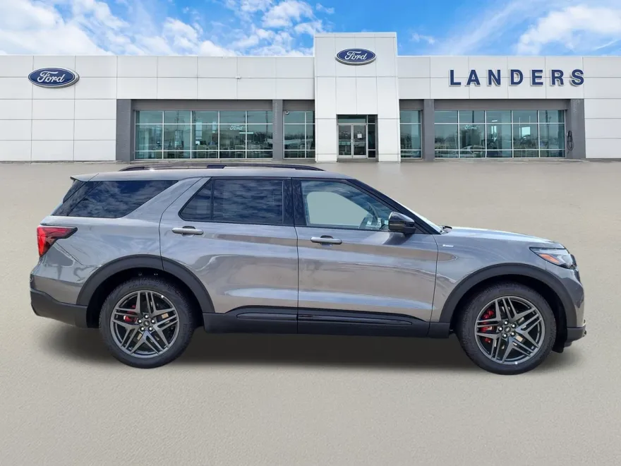 2025 Ford Explorer ST-Line photo 1