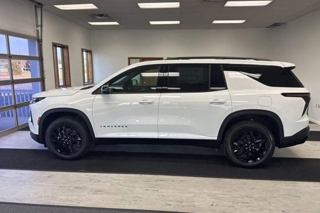 2026 Chevrolet Traverse photo 1