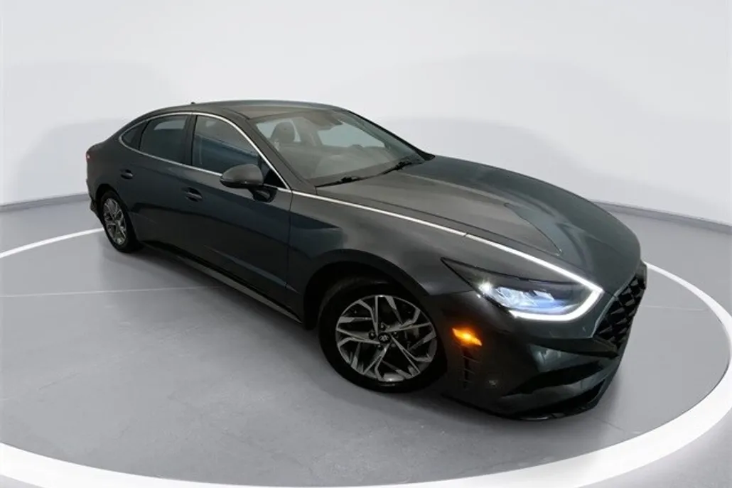 2022 Hyundai Sonata SEL photo 1