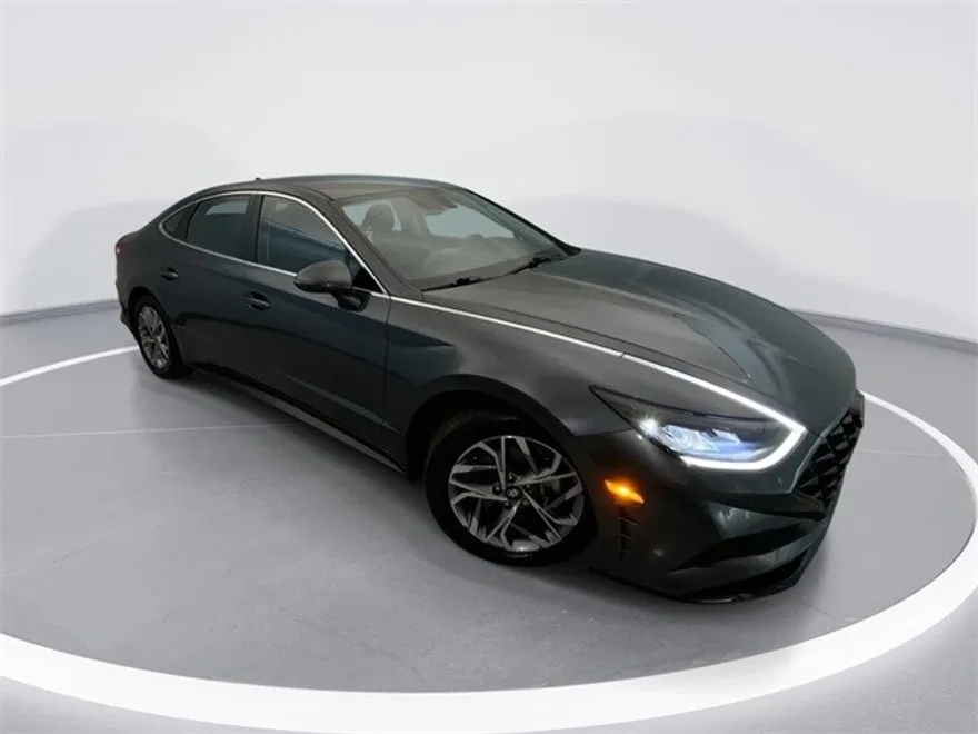 2022 Hyundai Sonata SEL photo 1