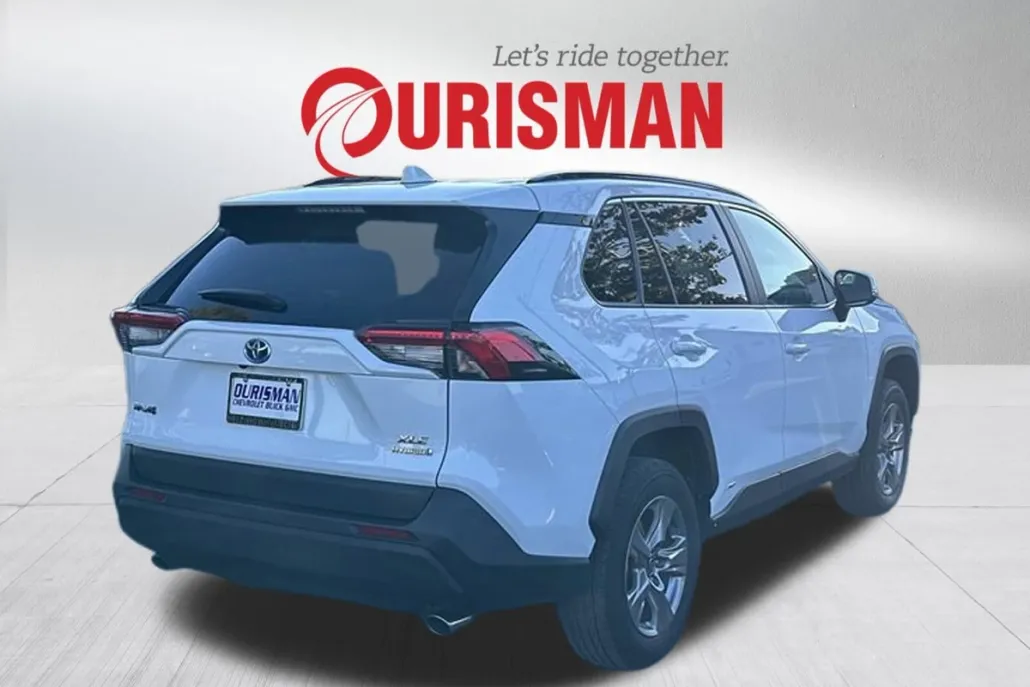 2024 Toyota RAV4 Hybrid XLE photo 1