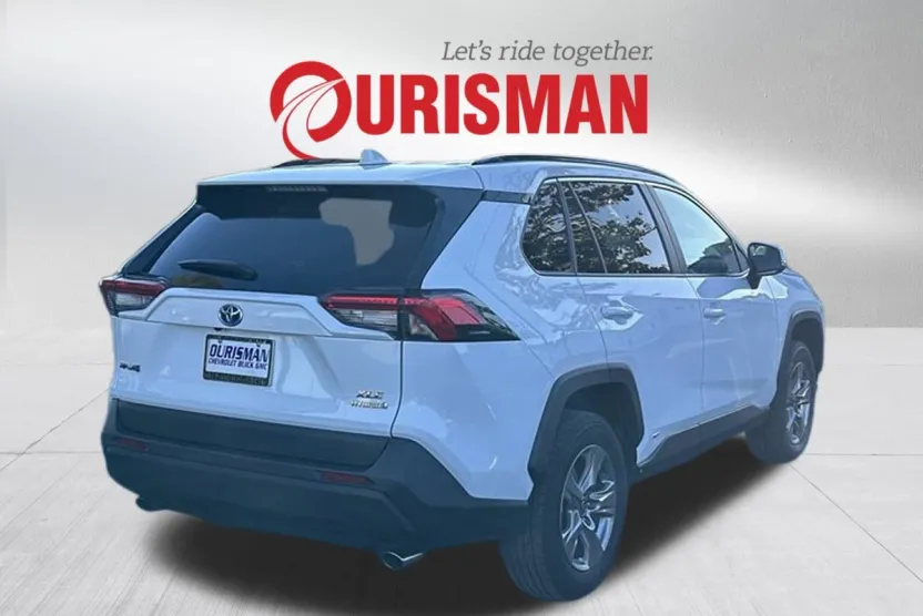 2024 Toyota RAV4 Hybrid XLE photo 1