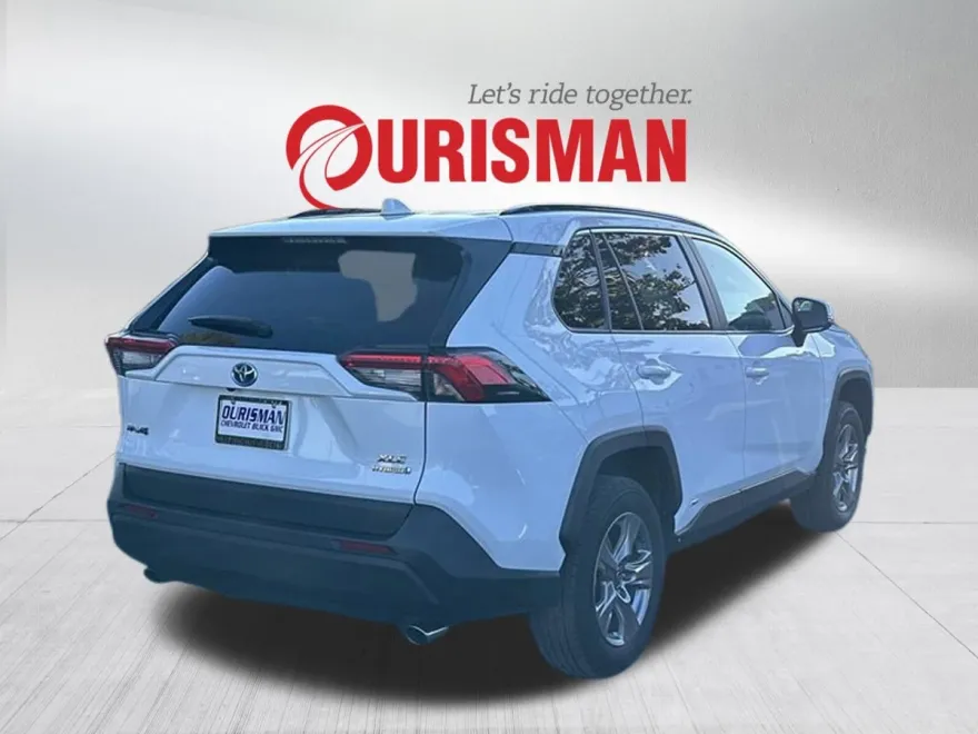 2024 Toyota RAV4 Hybrid XLE photo 1