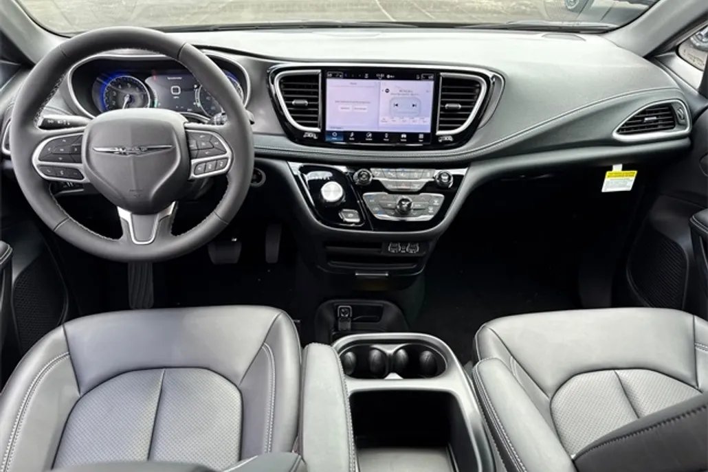2025 Chrysler Pacifica photo 1