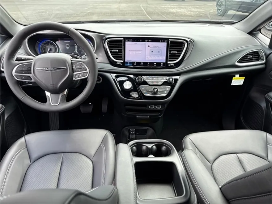 2025 Chrysler Pacifica photo 1