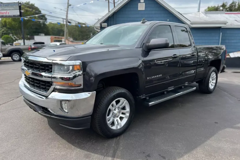 2016 Chevrolet Silverado 1500 LT photo 1