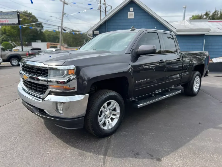 2016 Chevrolet Silverado 1500 LT photo 1