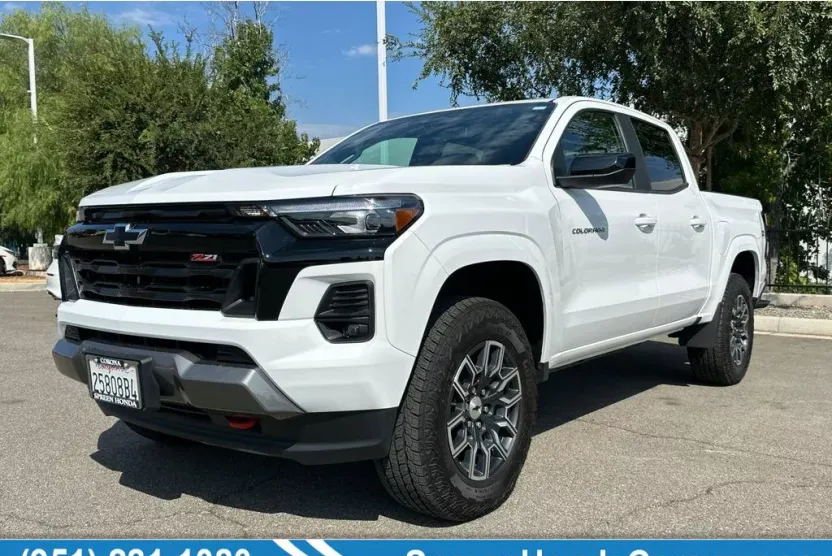 2024 Chevrolet Colorado Z71 photo 1
