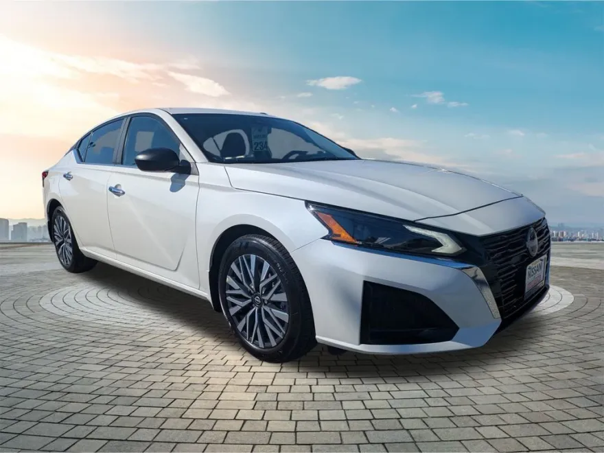 2025 Nissan Altima SV photo 1