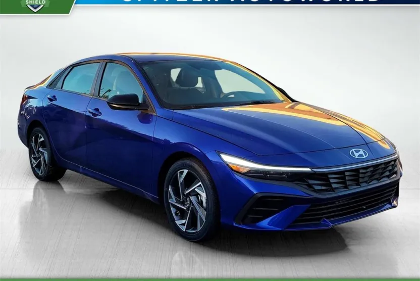 2025 Hyundai Elantra SEL Sport photo 1