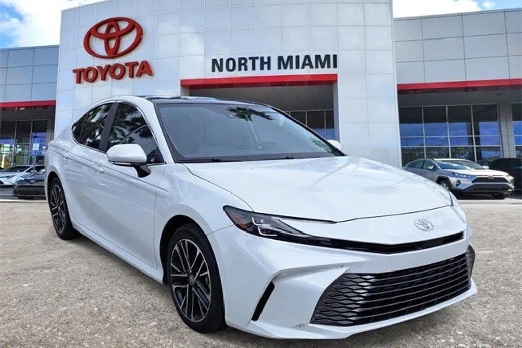 2025 Toyota Camry XLE photo 1