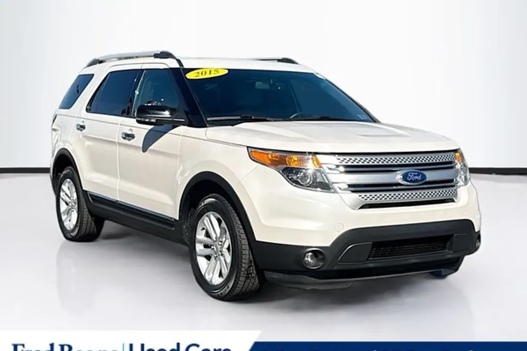 2015 Ford Explorer XLT photo 1