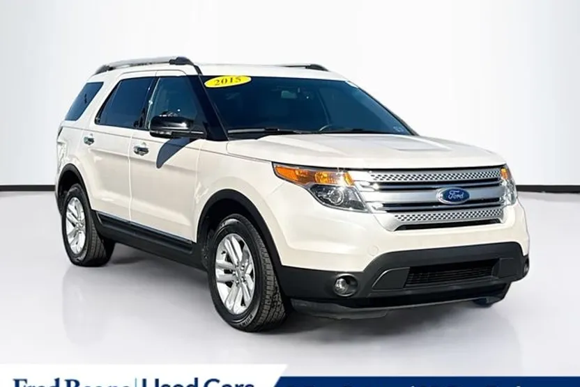 2015 Ford Explorer XLT photo 1