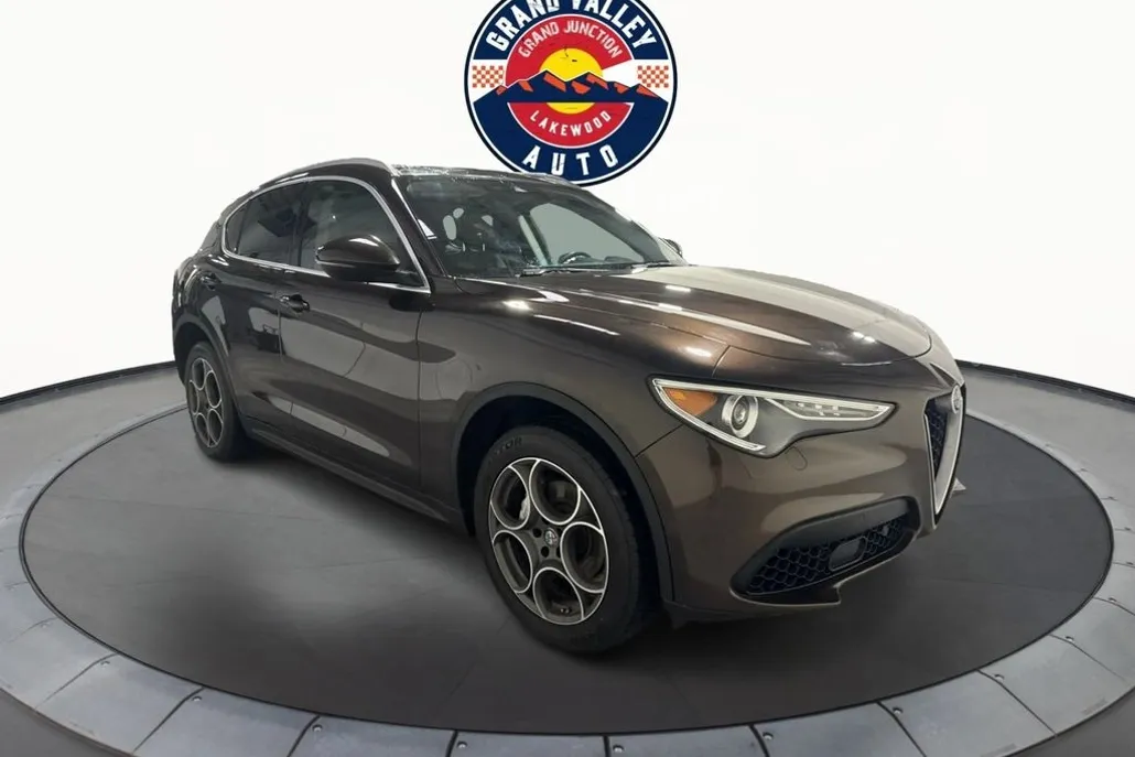 2018 Alfa Romeo Stelvio Ti photo 1