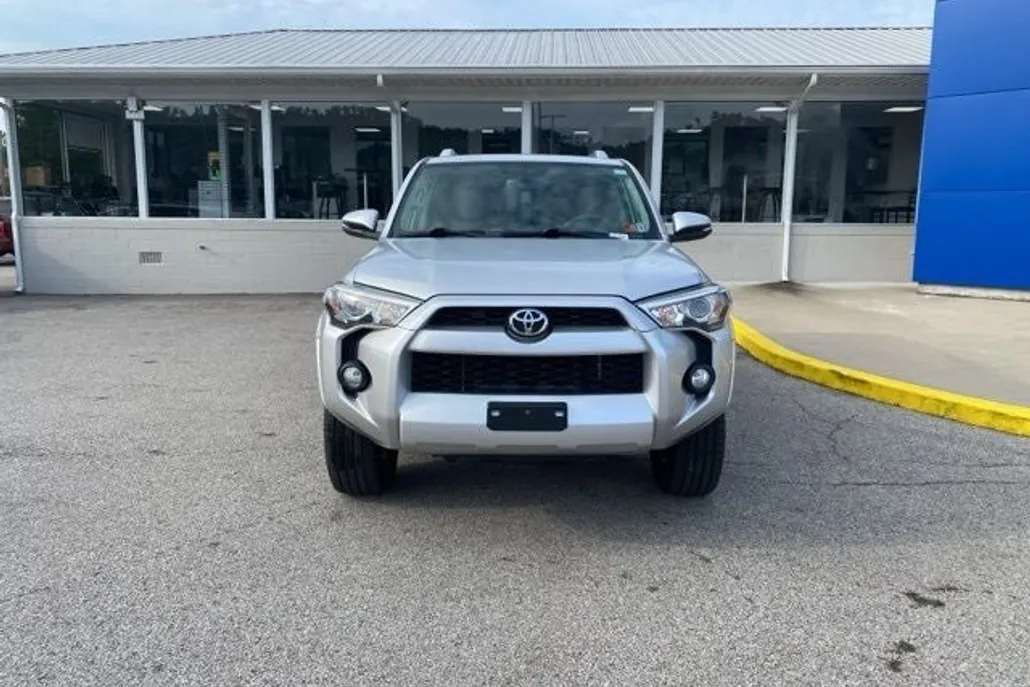 2018 Toyota 4Runner SR5 photo 1