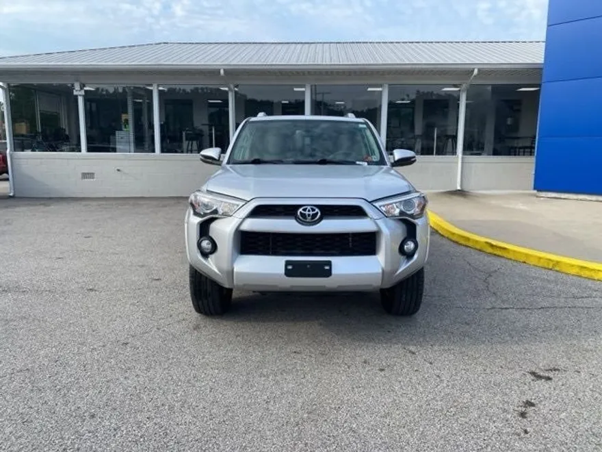 2018 Toyota 4Runner SR5 photo 1