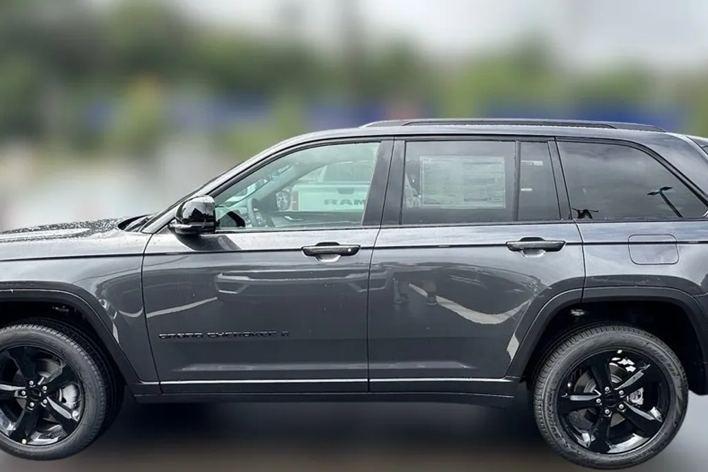 2025 Jeep Grand Cherokee Limited photo 1