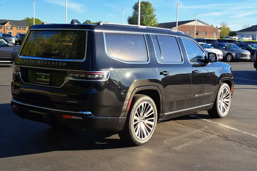 2022 Jeep Grand Wagoneer III photo 1
