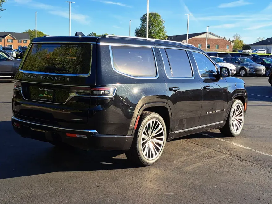 2022 Jeep Grand Wagoneer III photo 1