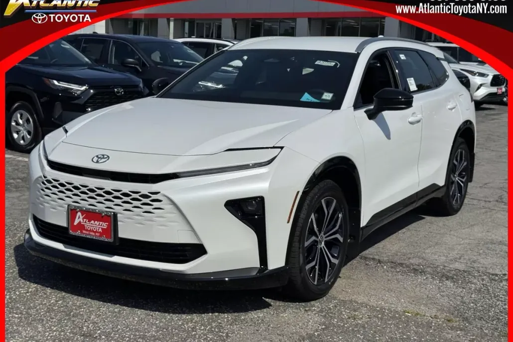 2025 Toyota Crown Signia XLE photo 1