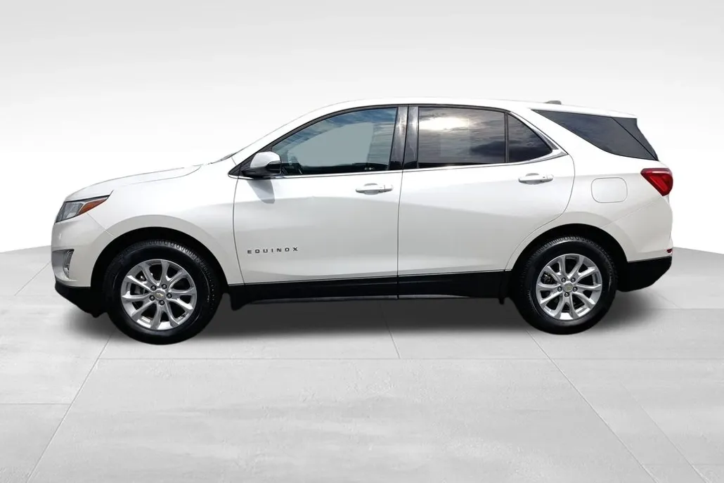 2018 Chevrolet Equinox LT photo 1