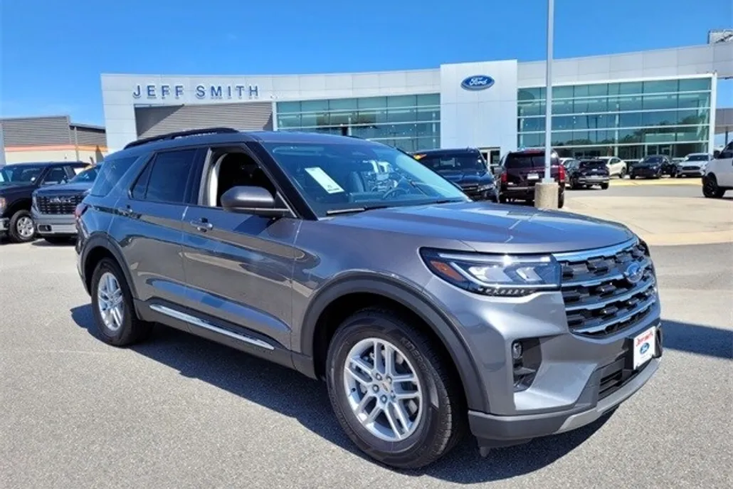 2025 Ford Explorer photo 1