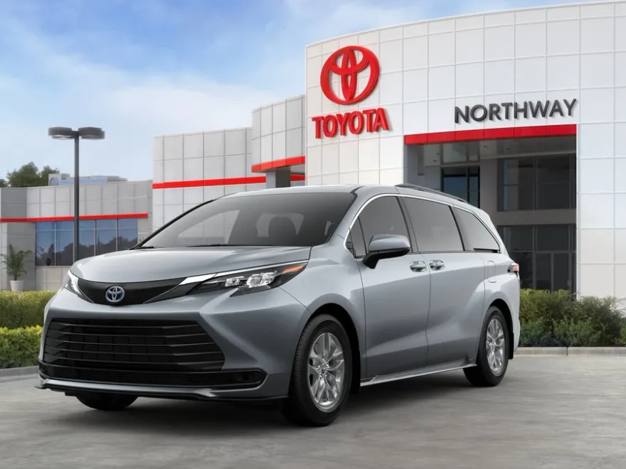 2025 Toyota Sienna LE photo 1