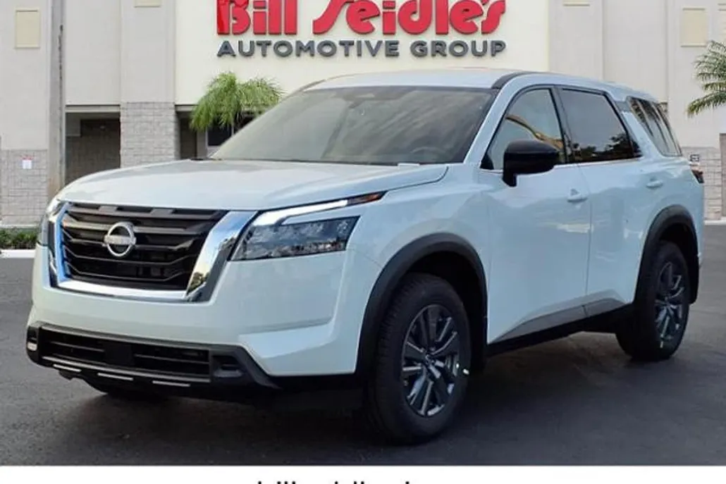 2025 Nissan Pathfinder S photo 1