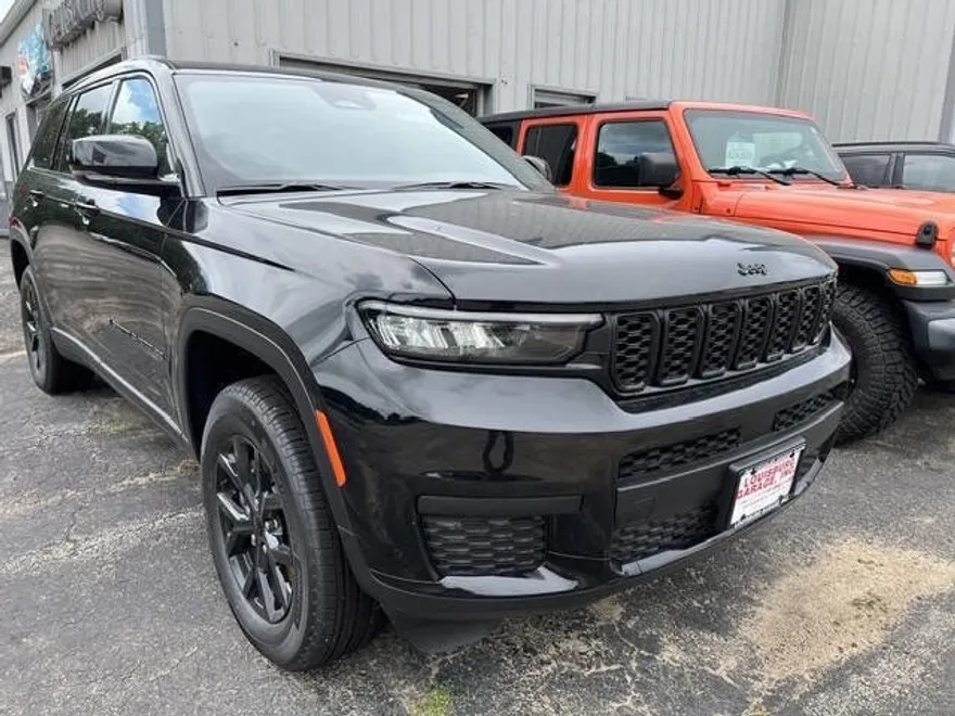 2025 Jeep Grand Cherokee Altitude photo 1