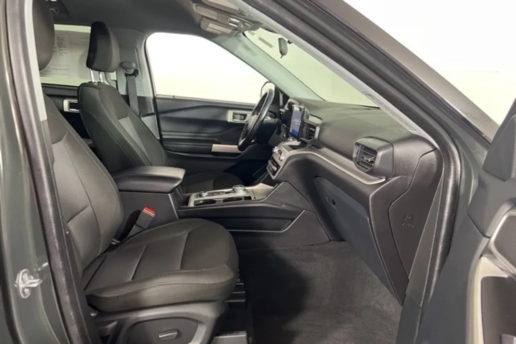 2022 Ford Explorer XLT photo 1